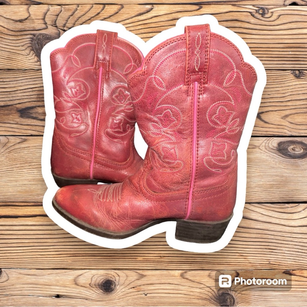 BEAUTIFUL RED LEATHER Ariat girls cow boy boots size 13! Worn twice